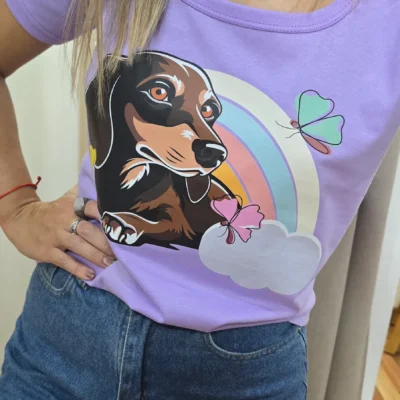 remera lila perro salchicha mujer