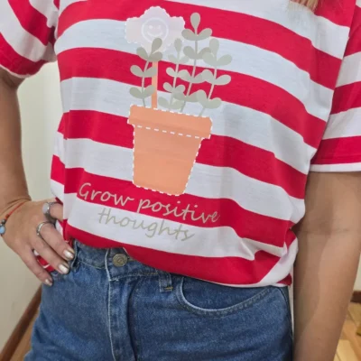 remera rayada roja positive thoughts mujer