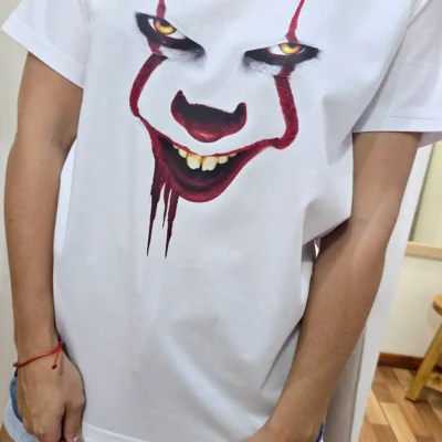 remera blanca pennywise semitono mujer